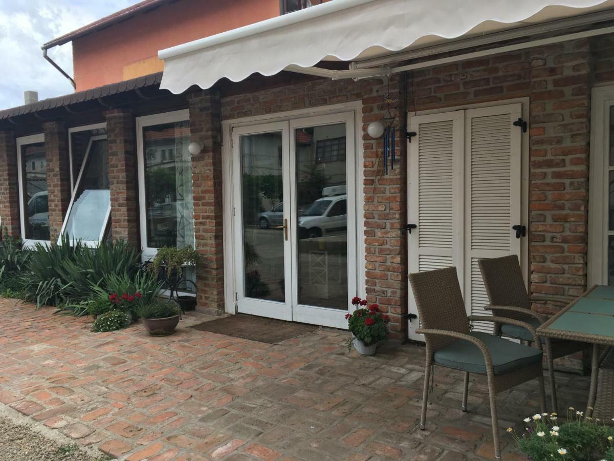 Vila Restaurant Sofia Marghita Exterior photo